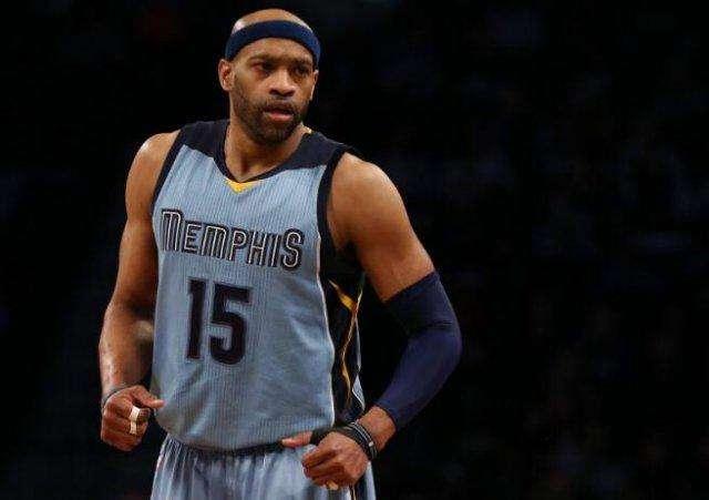 他和妻子维 他和妻子维