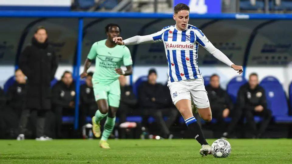 中场的空缺 中场的空缺