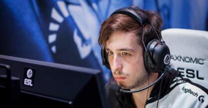 她通过累积 她通过累积