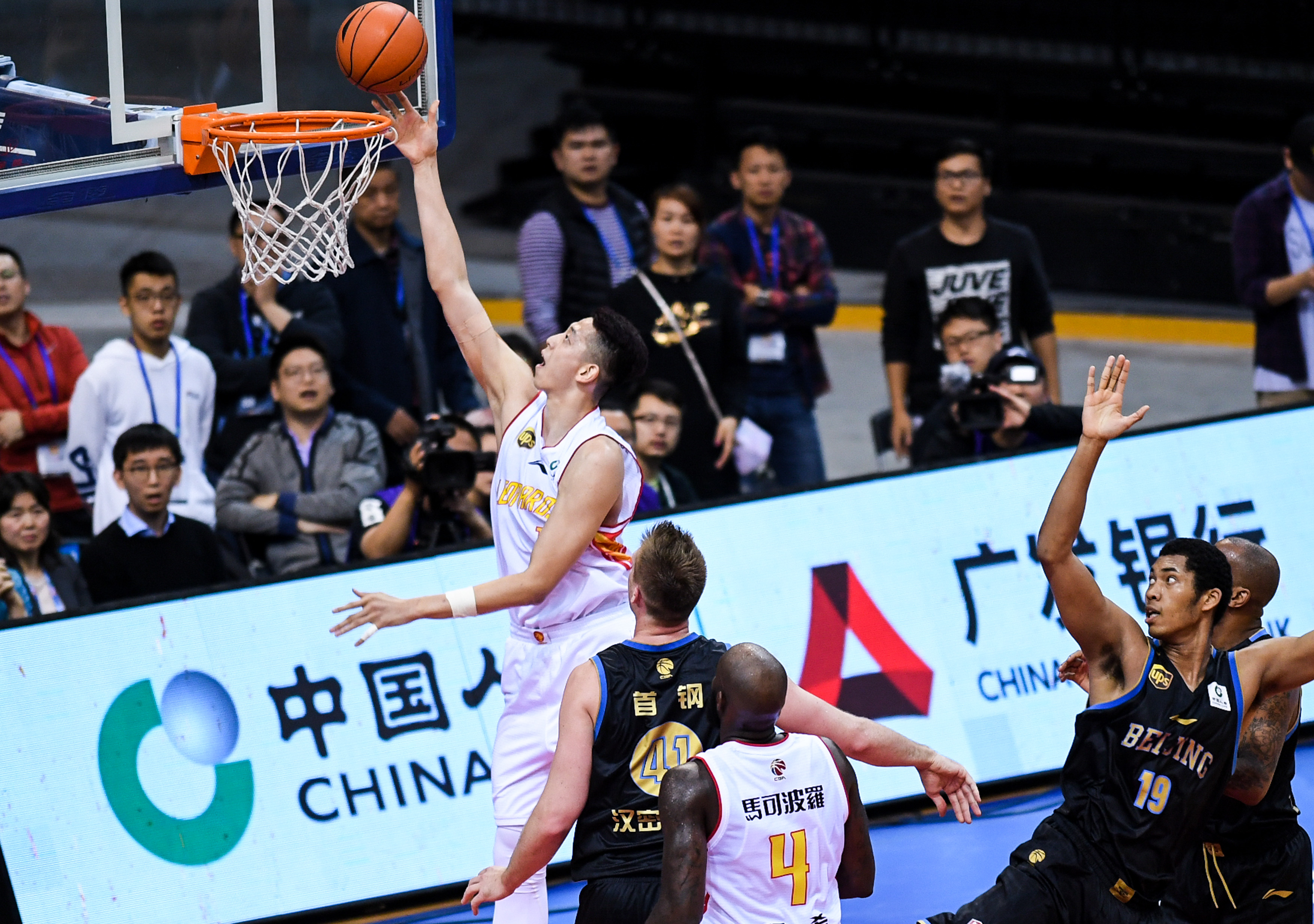 OMG官宣：队内AD选手离队，上调二队中单Linfeng